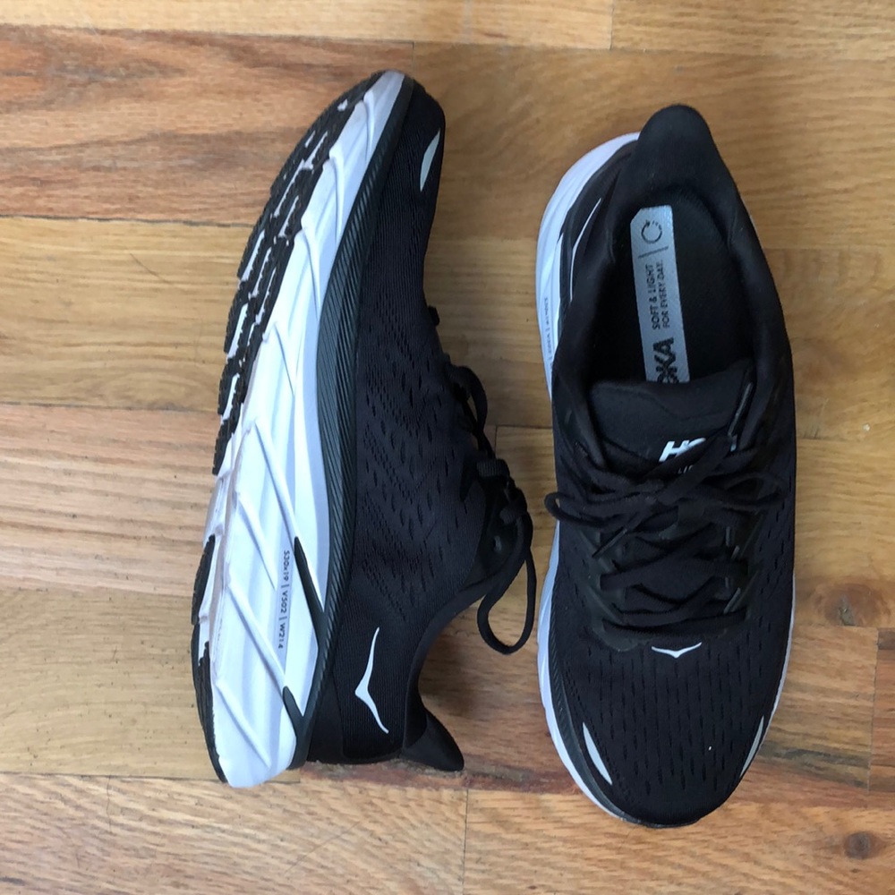 Hoka Clifton 8 size 9